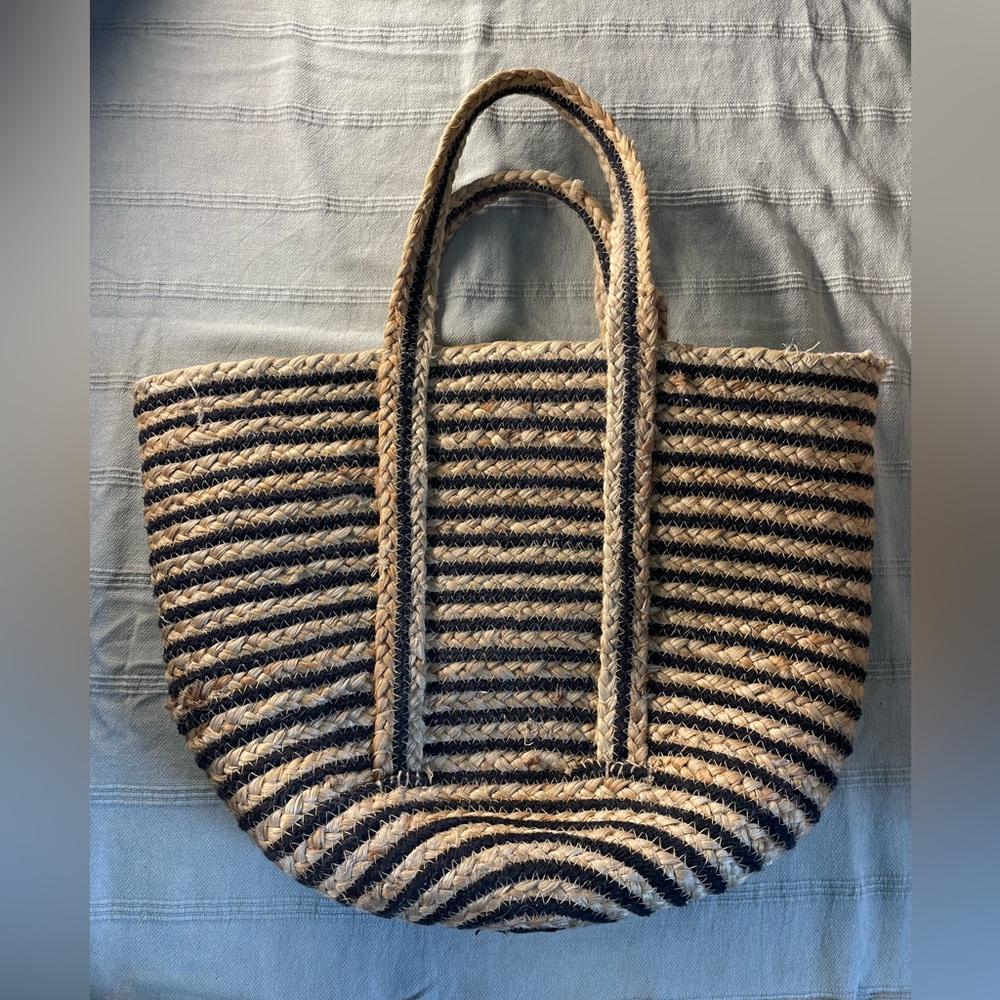 ZARA beach bag. Beautiful heavy material, intricate braiding detail.